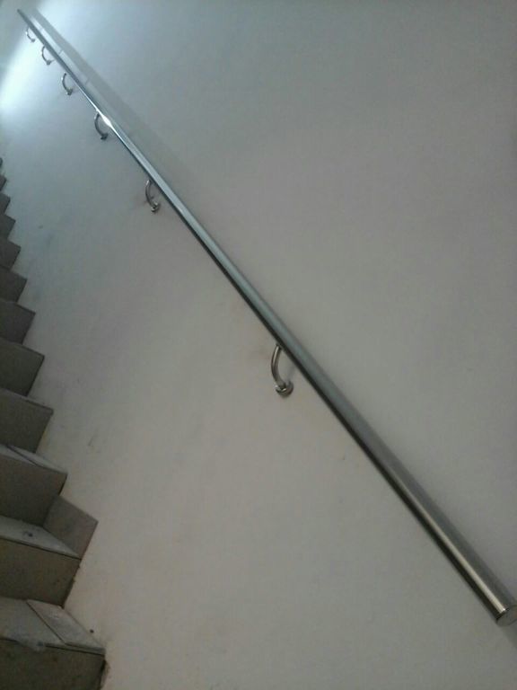Поручни из стали для лестниц