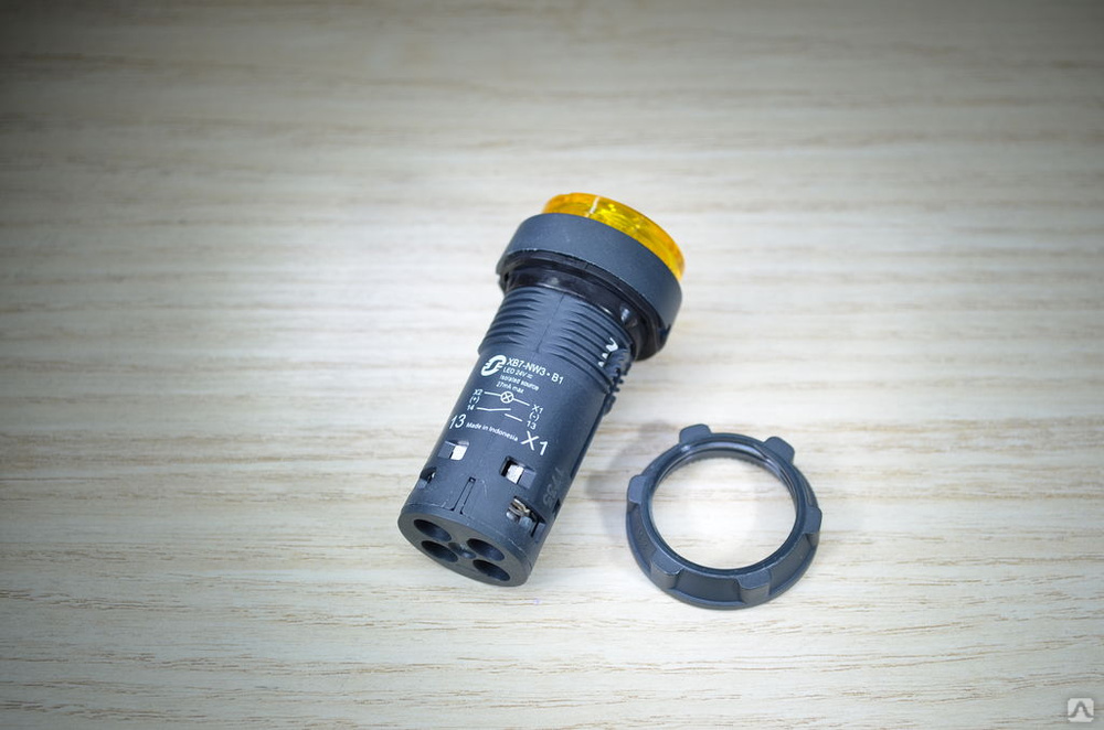 Кнопка желтая 1NO с подсветкой 24В выступающая XB7NW38B1, цена в ...