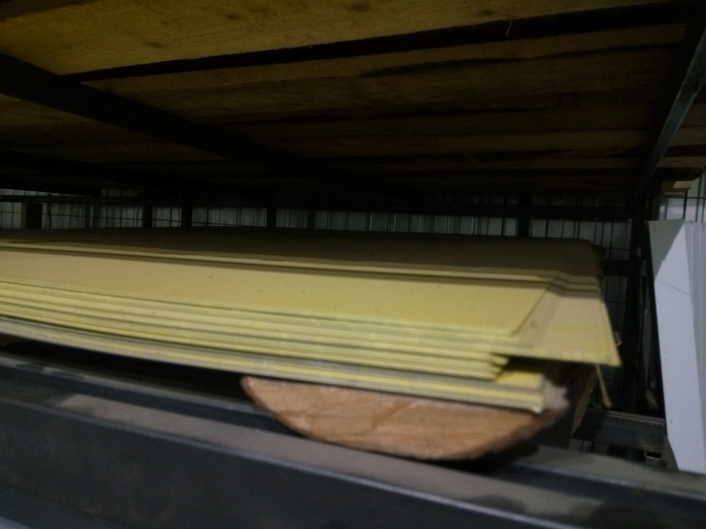 Гладкий лист оцинкованный 1,25х2 м, 0,45 мм Цинково-жёлтый RAL 1018