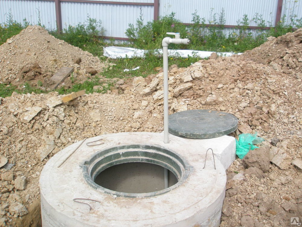 Труба бетонная колодец. Септик КС 15-9. Колодец водоснабжения. Кольца для водопроводных колодцев. Бетонный колодец для водопровода.