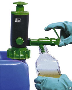 Ручной поршневой насос из полипропилена для раздачи кислот и химических веществ из канистр 20 л и бочек 60 л 