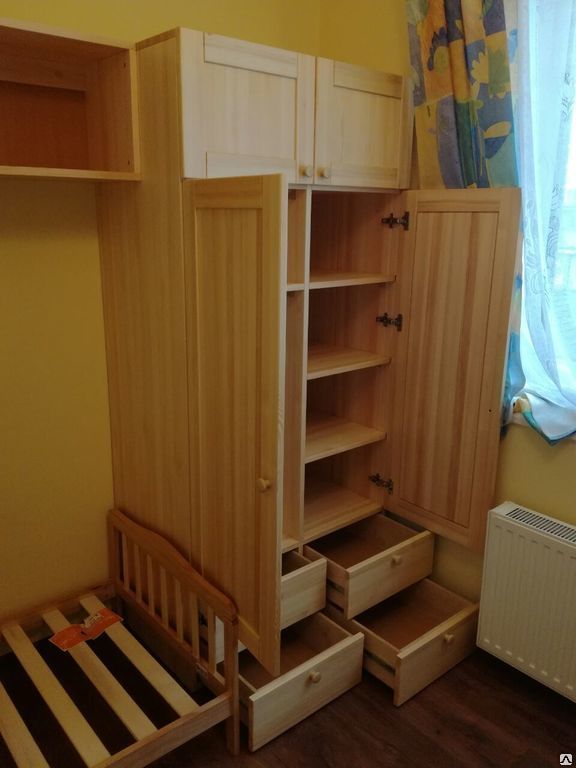 Шкаф в детскую комнату из натурального дерева #1