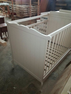 Кроватка для новорожденного, деревянная