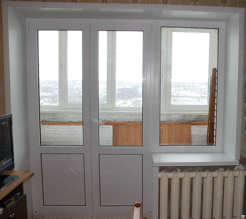 Пластиковые балконные двери с окном
