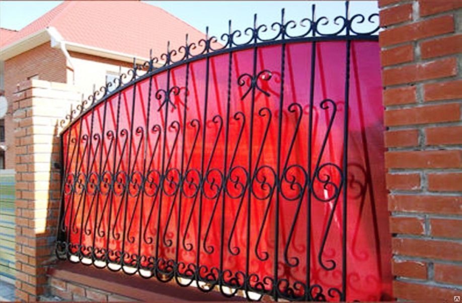 Забор из поликарбоната на металлическом каркасе, цена выгодная